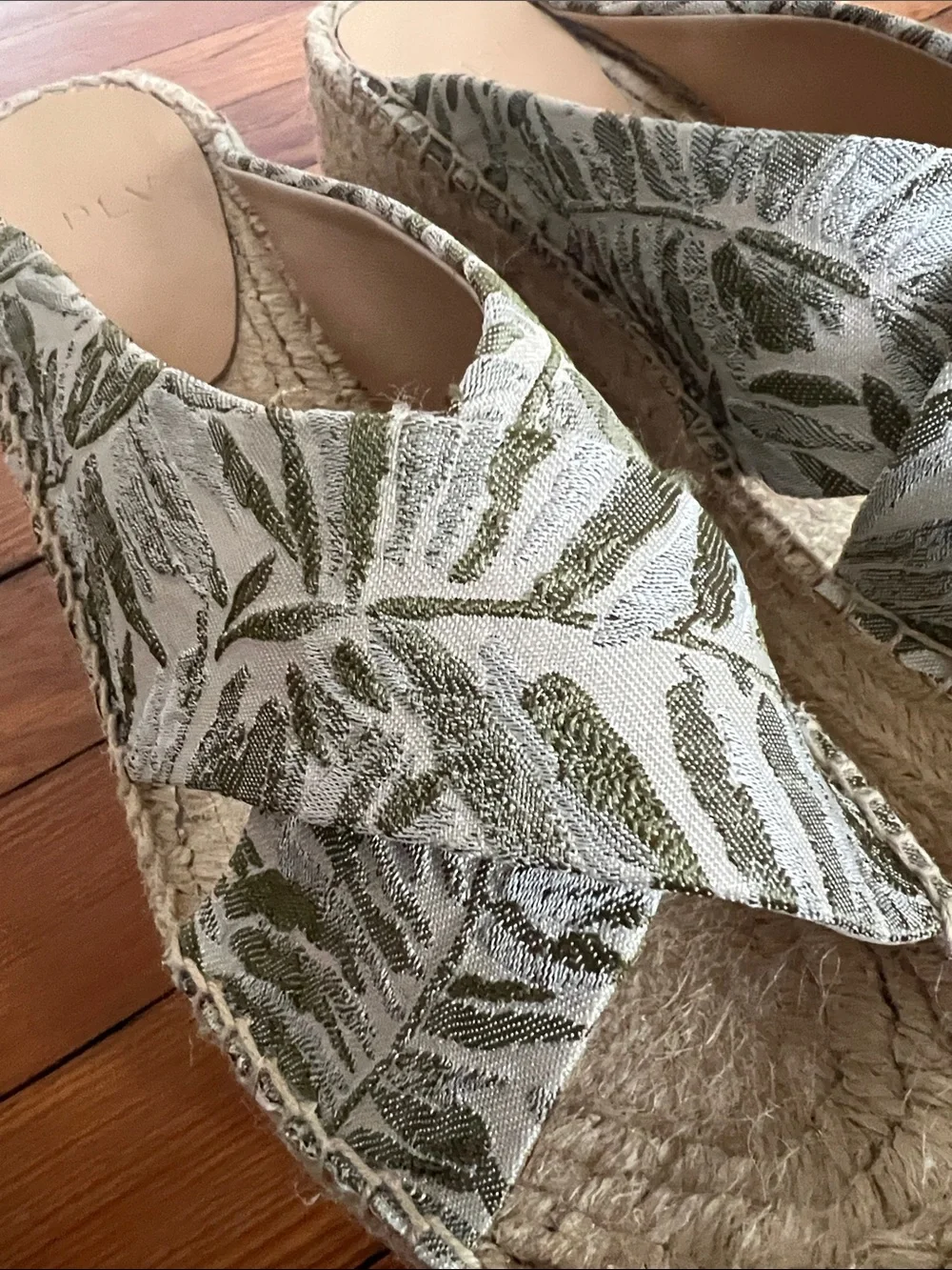 PLV Pour La Victoire Palm Leaf Espadrille Platform Wedge Sandals NWOB Size 8.5M